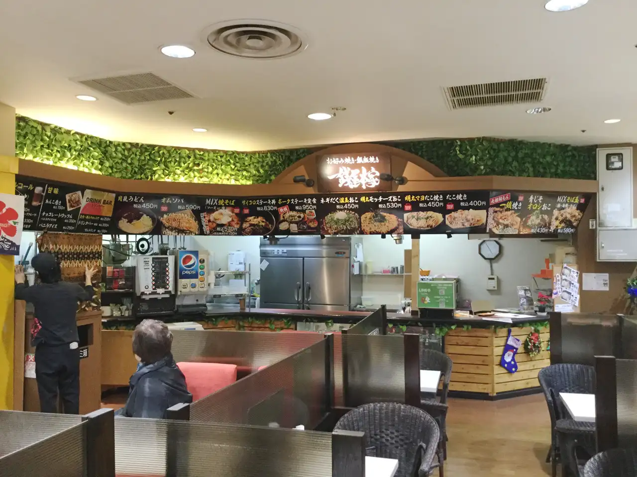 一銭屋本家店内全景