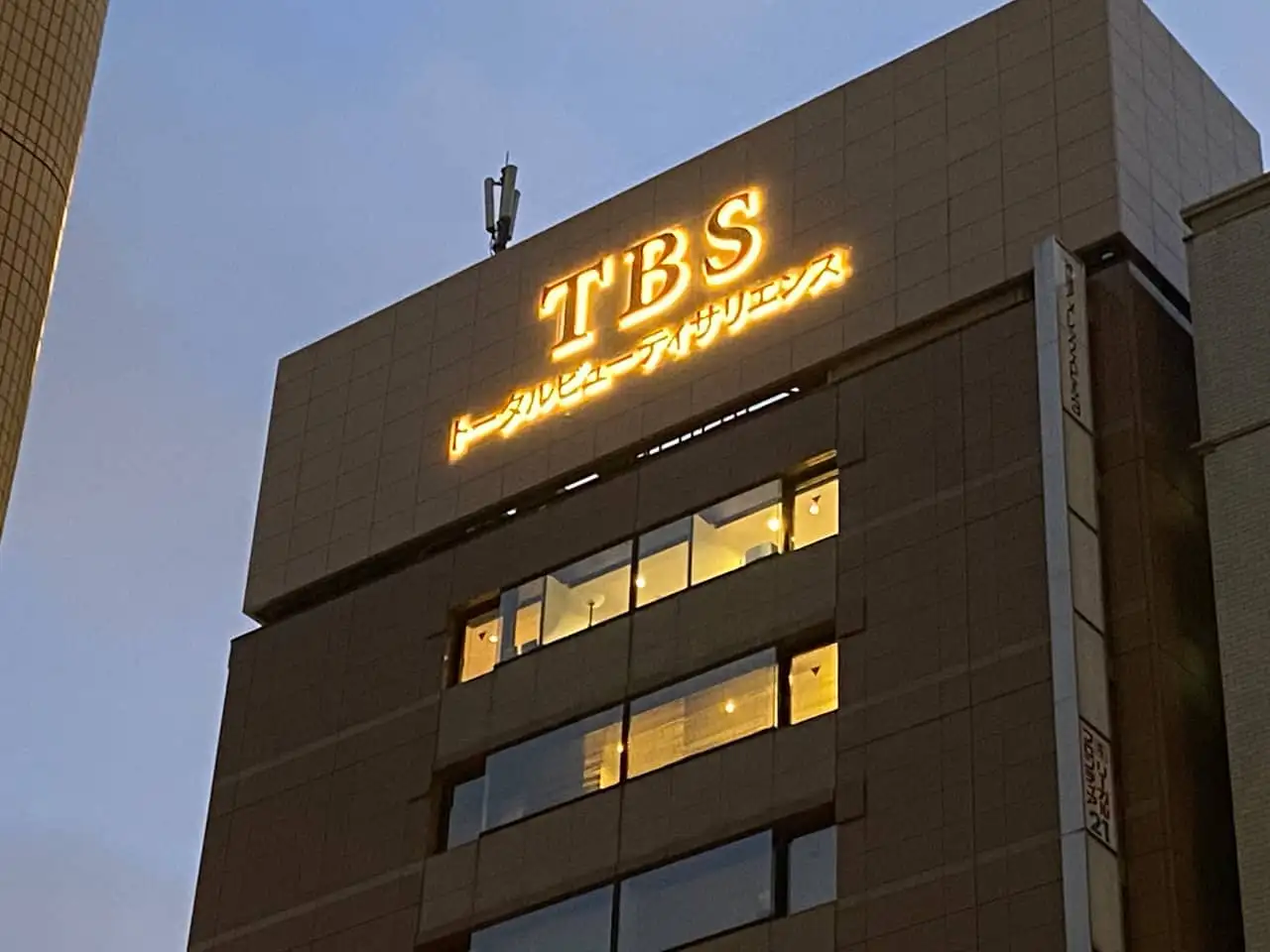 夜のTBSタワー