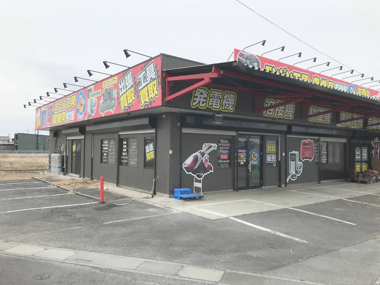 ちゅら様の入口まわりの看板