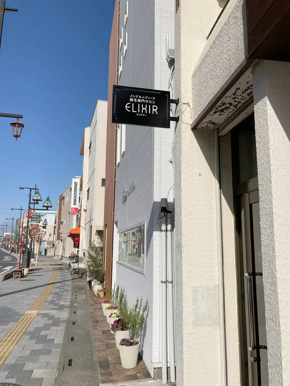 街並みに映える袖看板
