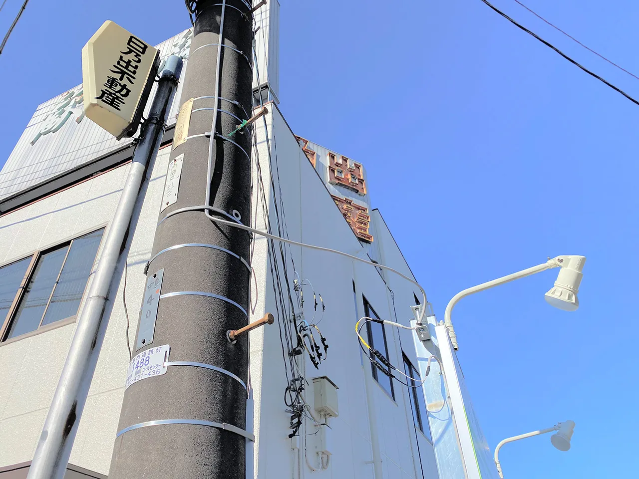 電柱からの電気の引き込み線