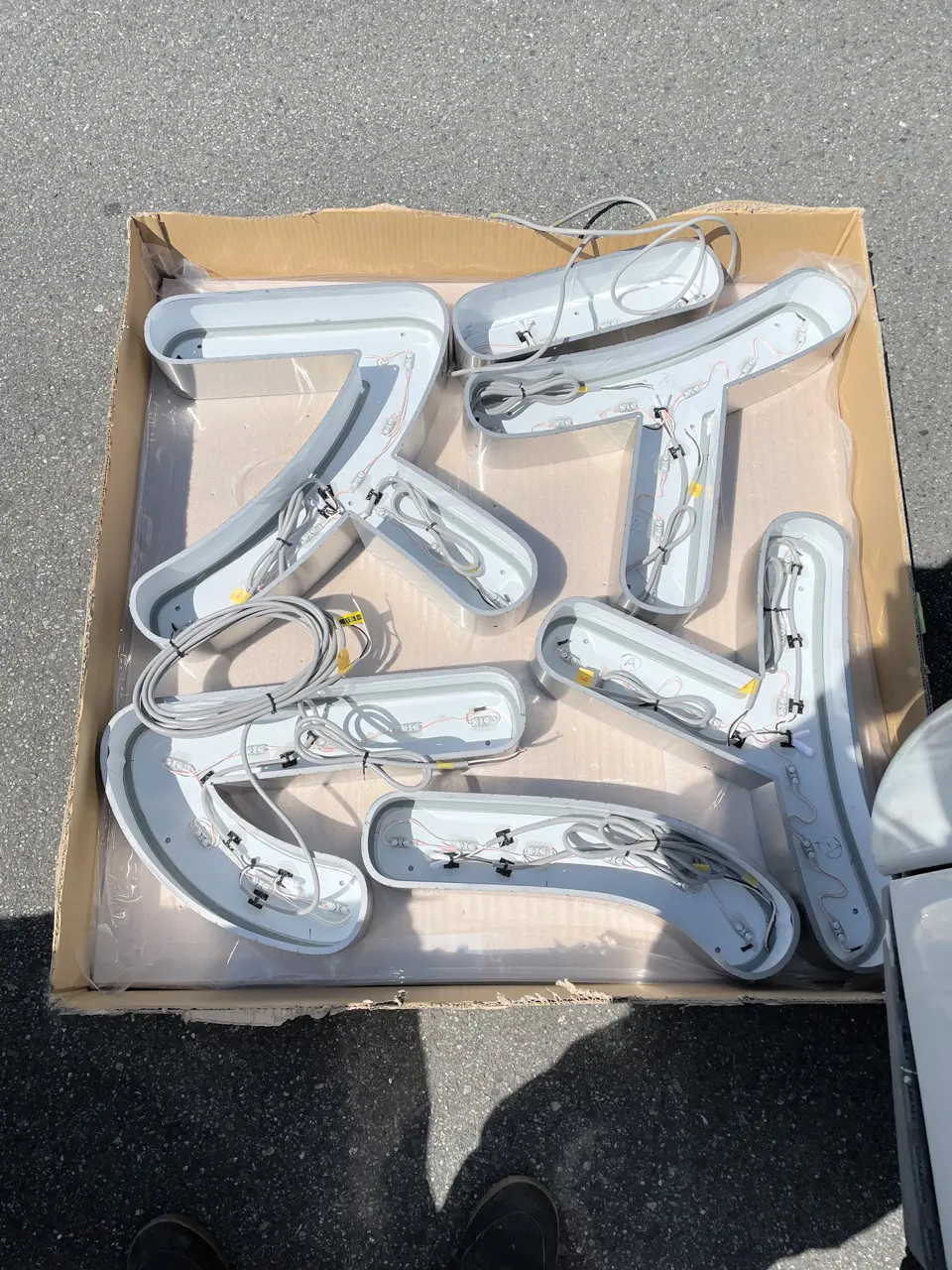 取り付け前のチャンネル文字