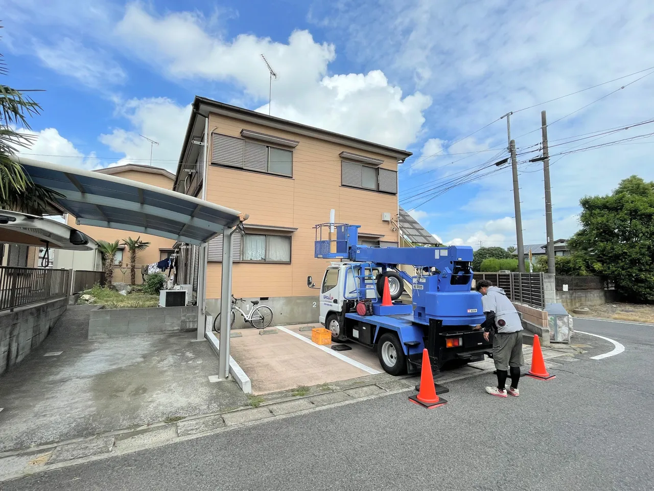 高所作業車の準備をしているところ