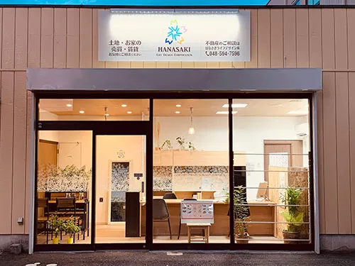 プレート看板とウィンドウサインを製作・施工 | はなさきライフデザイン