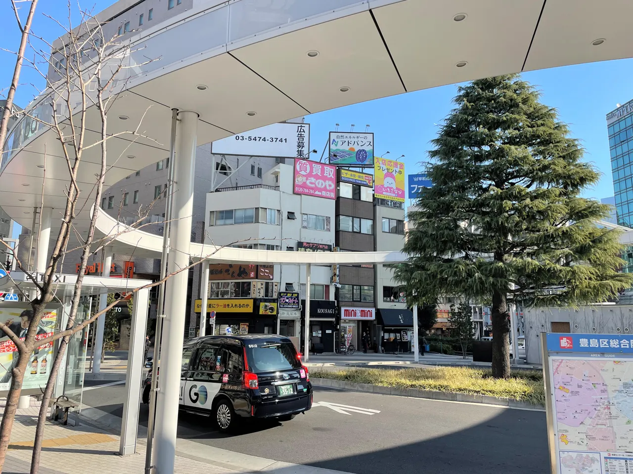 離れて見たプレート看板