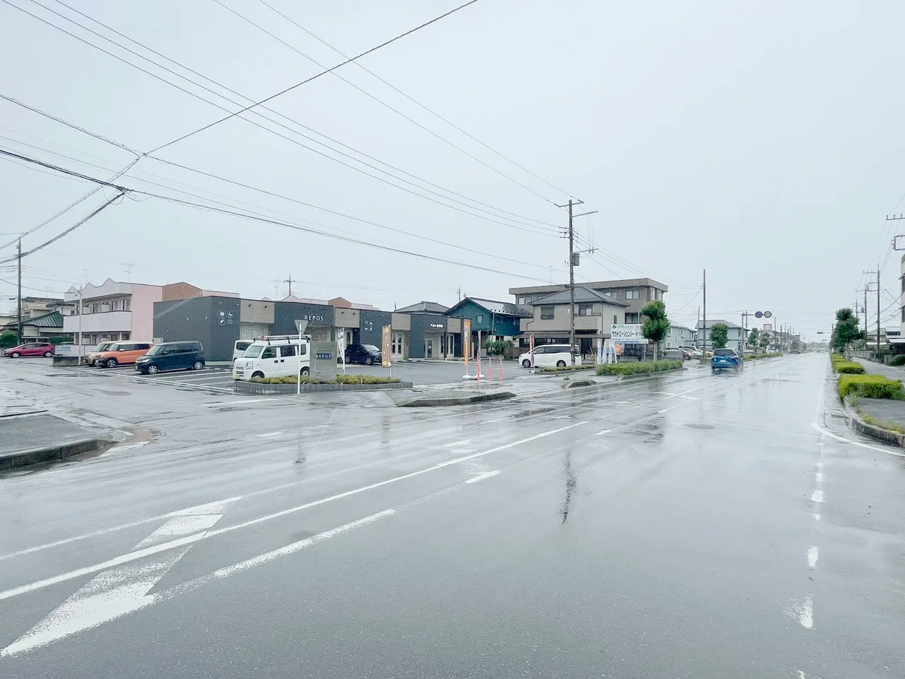 道路から見たボディケアスタジオ REPOS（ルポ）様の店舗