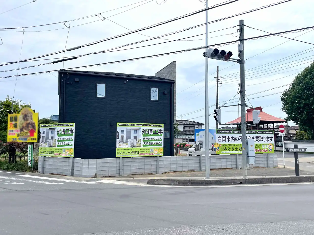 3基ならんだ野立看板